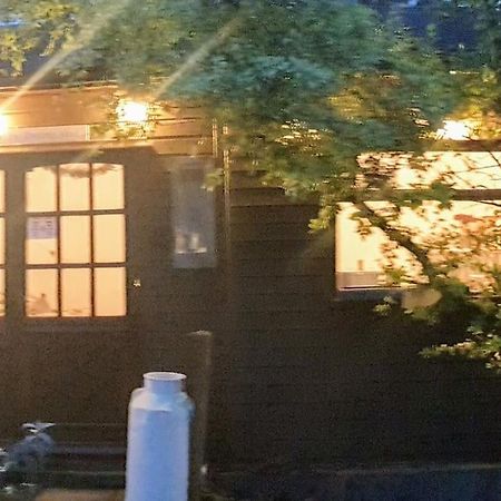 The Potting Shed Near Tenby, 100" Projector, Four Poster Bed, On-Site Hot Tub Access Via Spa Pack, Breakfast Экстерьер фото
